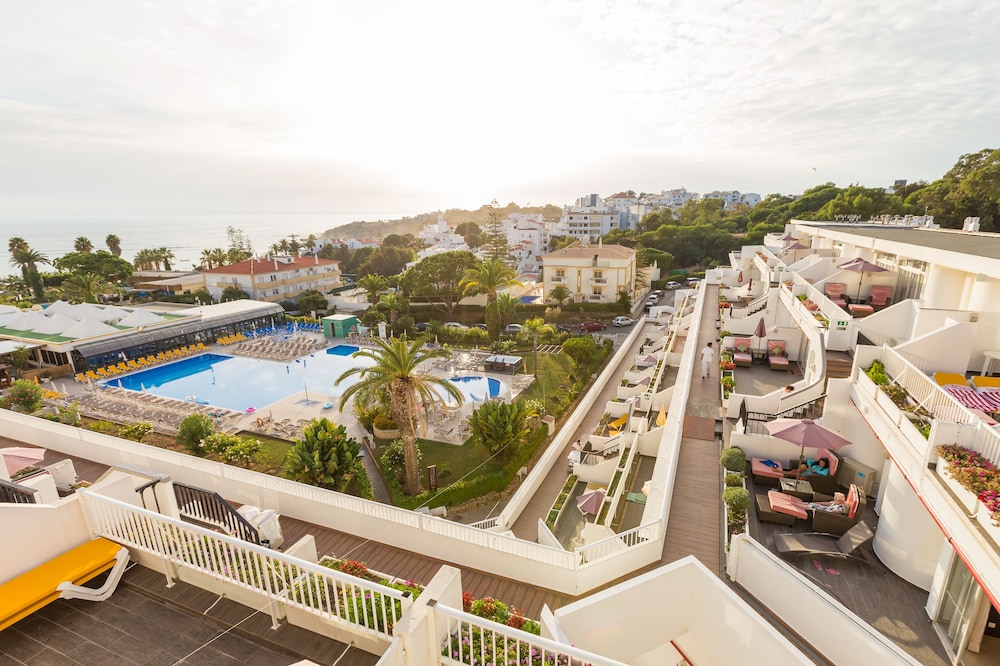 Muthu Clube Praia da Oura — Swimming pool in Albufeira, Faro