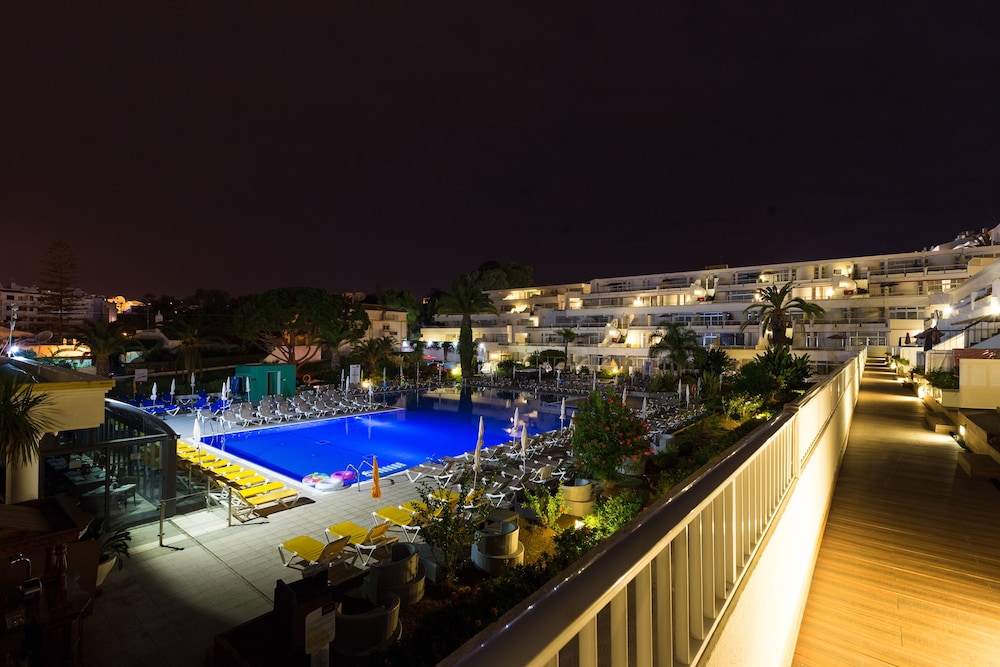 Muthu Clube Praia da Oura — Swimming pool in Albufeira, Faro