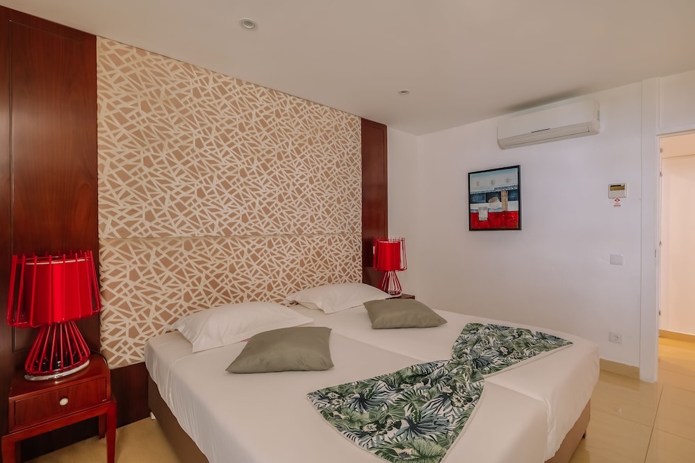 Muthu Clube Praia da Oura — Hotel rooms in Albufeira, Faro