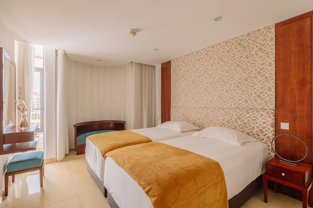 Muthu Clube Praia da Oura — Hotel rooms in Albufeira, Faro