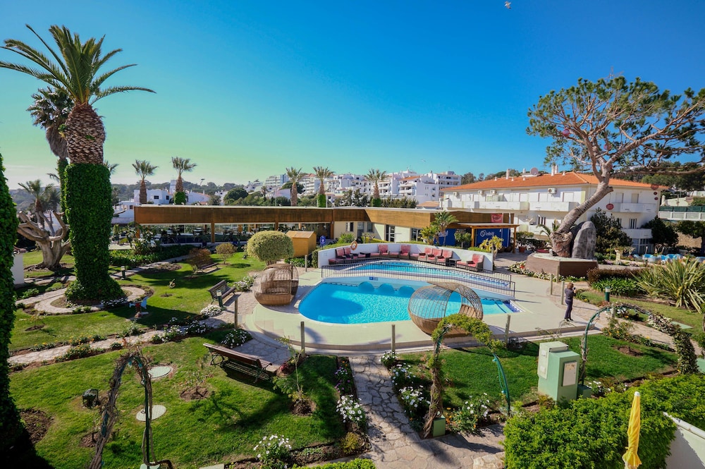 Muthu Clube Praia da Oura — Swimming pool in Albufeira, Faro