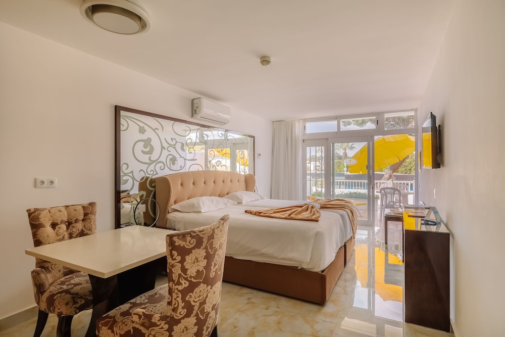 Muthu Clube Praia da Oura — Hotel rooms in Albufeira, Faro