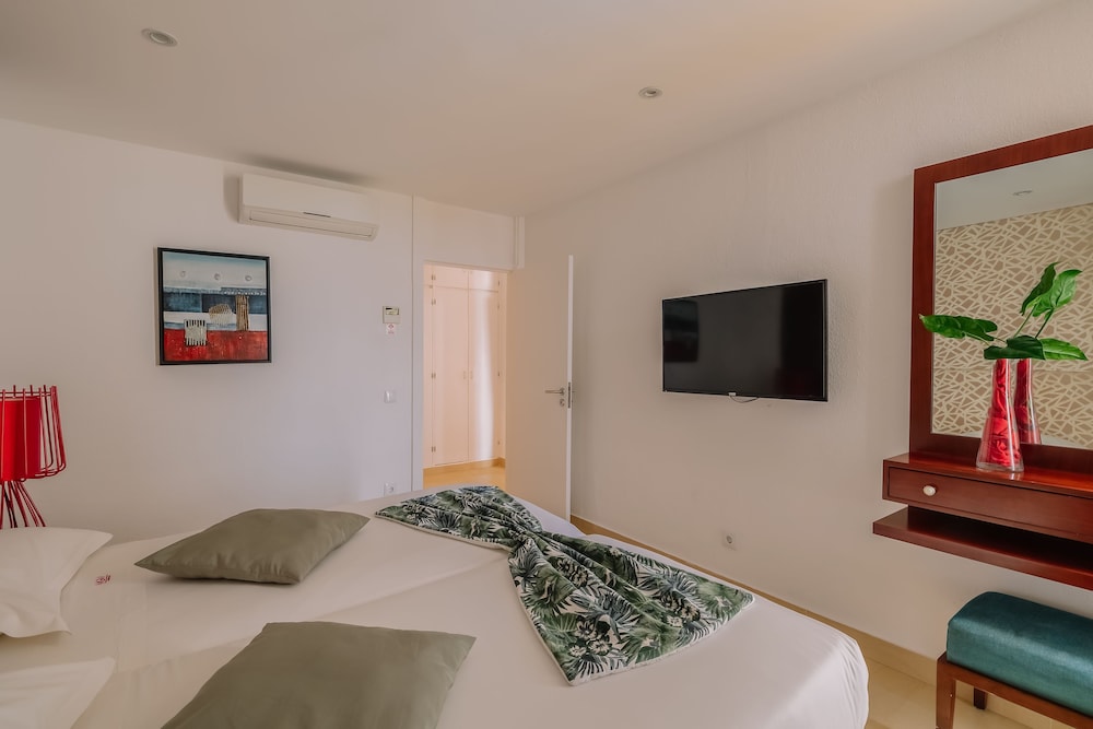 Muthu Clube Praia da Oura — Hotel rooms in Albufeira, Faro