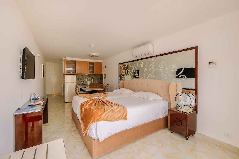 Muthu Clube Praia da Oura — Hotel rooms in Albufeira, Faro