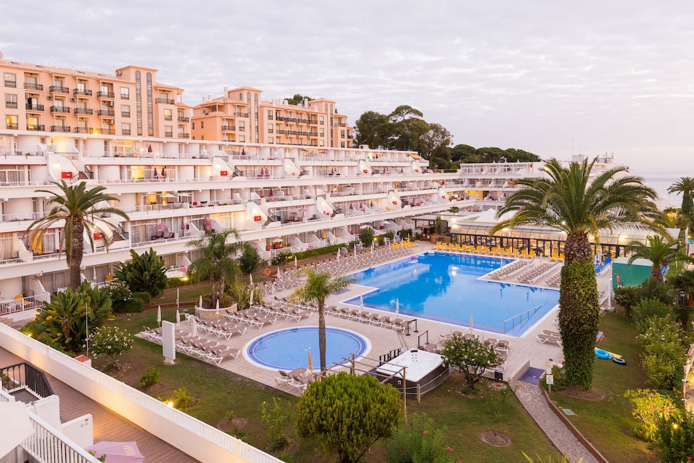 Muthu Clube Praia da Oura — Swimming pool in Albufeira, Faro