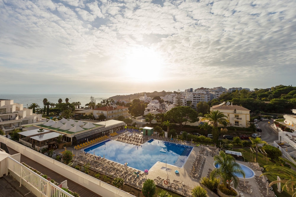 Muthu Clube Praia da Oura — Swimming pool in Albufeira, Faro