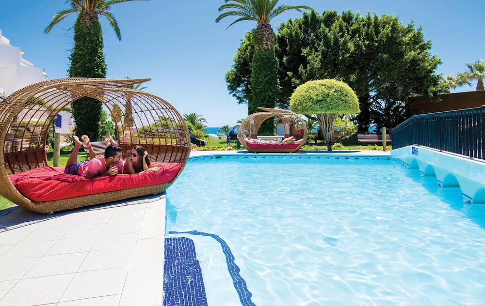 Muthu Clube Praia da Oura — Swimming pool in Albufeira, Faro