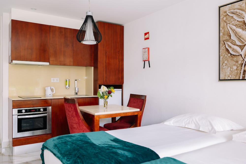 Muthu Clube Praia da Oura — Hotel rooms in Albufeira, Faro