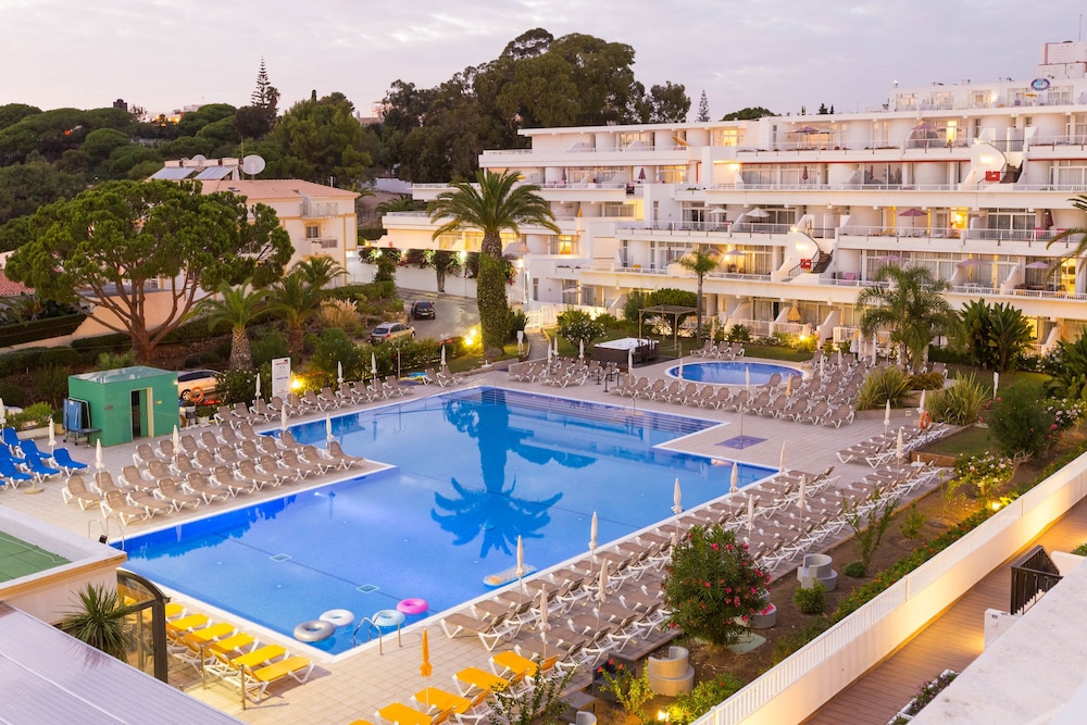 Muthu Clube Praia da Oura — Swimming pool in Albufeira, Faro