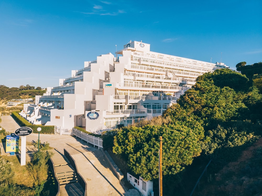 Muthu Clube Praia da Oura — Hotel building in Albufeira, Faro
