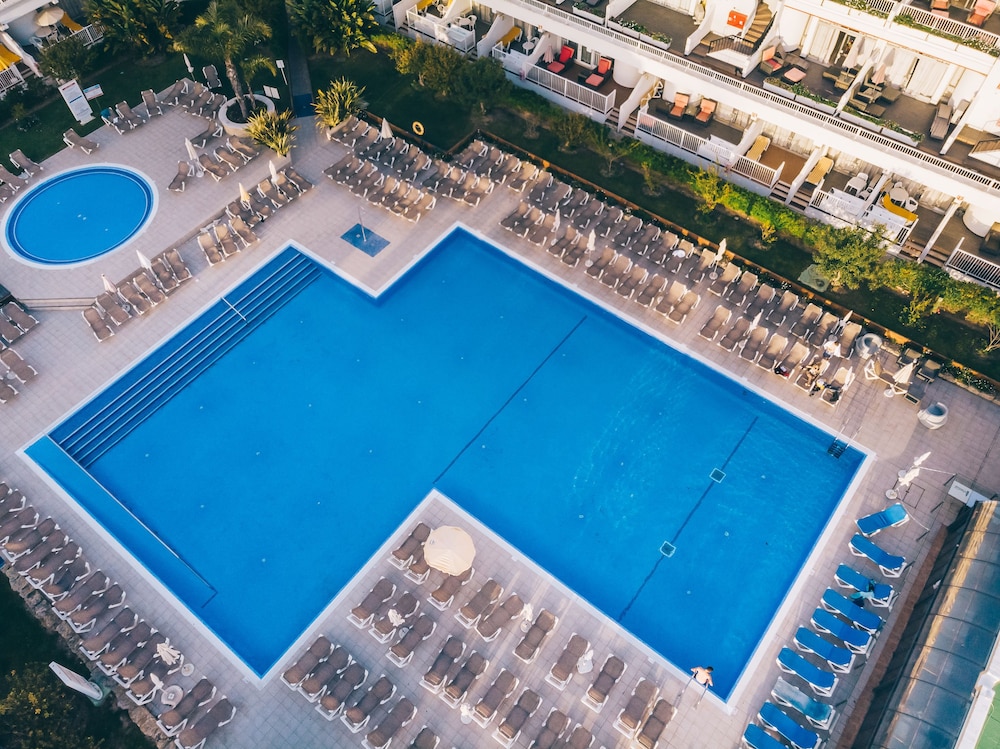 Muthu Clube Praia da Oura — Swimming pool in Albufeira, Faro