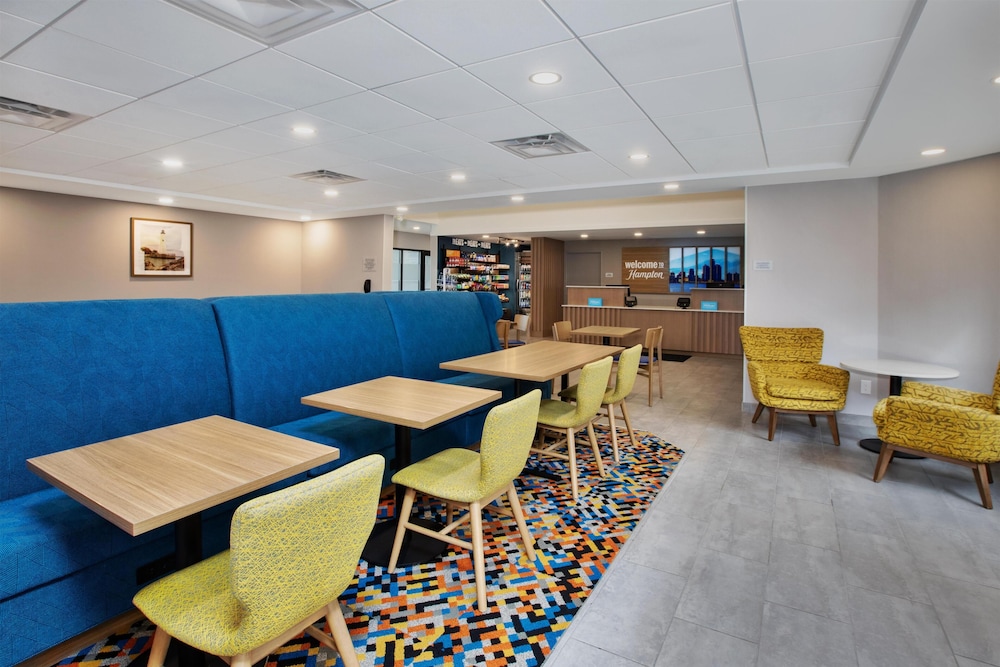 Hampton Inn Hotel Detroit/Belleville-Airport Area — Restaurant & bars in Belleville, Michigan