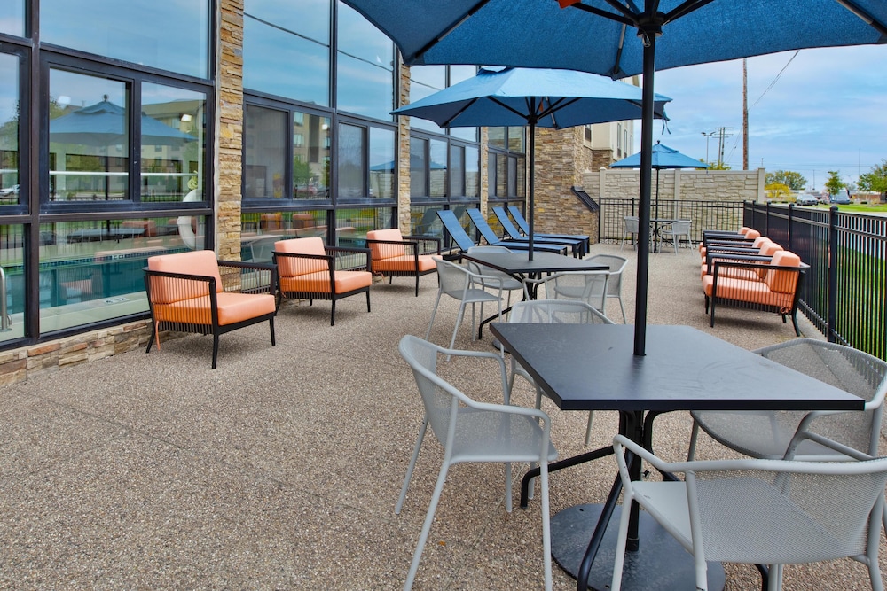 Hampton Inn Hotel Detroit/Belleville-Airport Area — Swimming pool in Belleville, Michigan