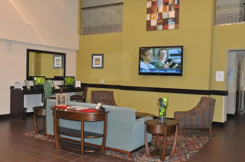 Holiday Inn Express Sarasota East - I-75 by IHG — Hotel building in Sarasota, Florida