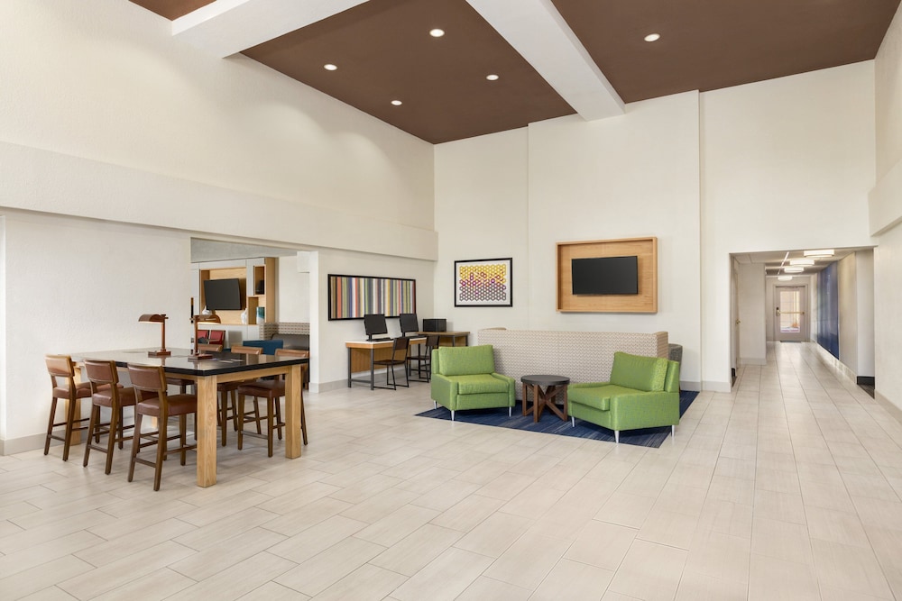 Holiday Inn Express Sarasota East - I-75 by IHG — Hotel building in Sarasota, Florida