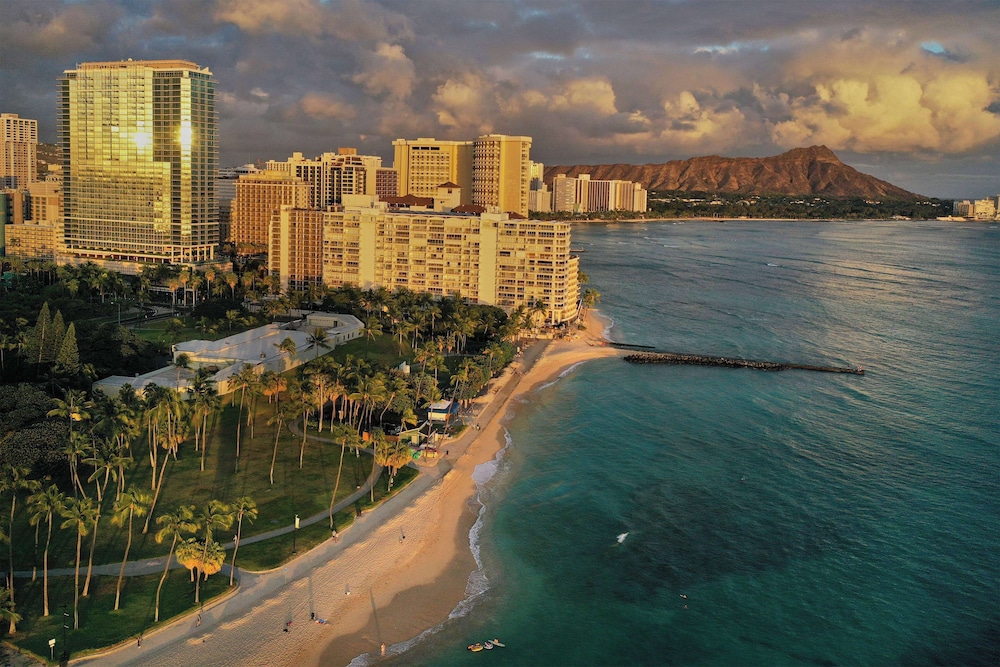 Ka Laʻi Waikiki Beach, LXR Hotels & Resorts — Beach in Honolulu, Hawaii