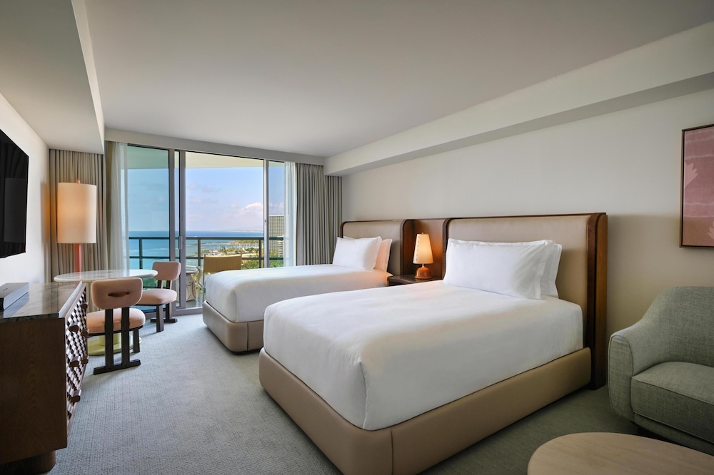 Ka Laʻi Waikiki Beach, LXR Hotels & Resorts — Hotel rooms in Honolulu, Hawaii
