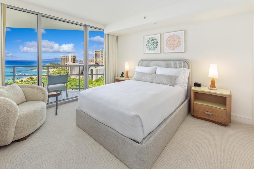 Ka Laʻi Waikiki Beach, LXR Hotels & Resorts — Hotel rooms in Honolulu, Hawaii