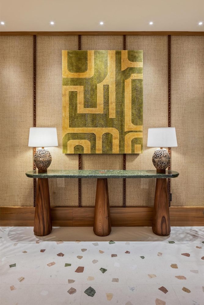 Ka Laʻi Waikiki Beach, LXR Hotels & Resorts — Hotel building in Honolulu, Hawaii