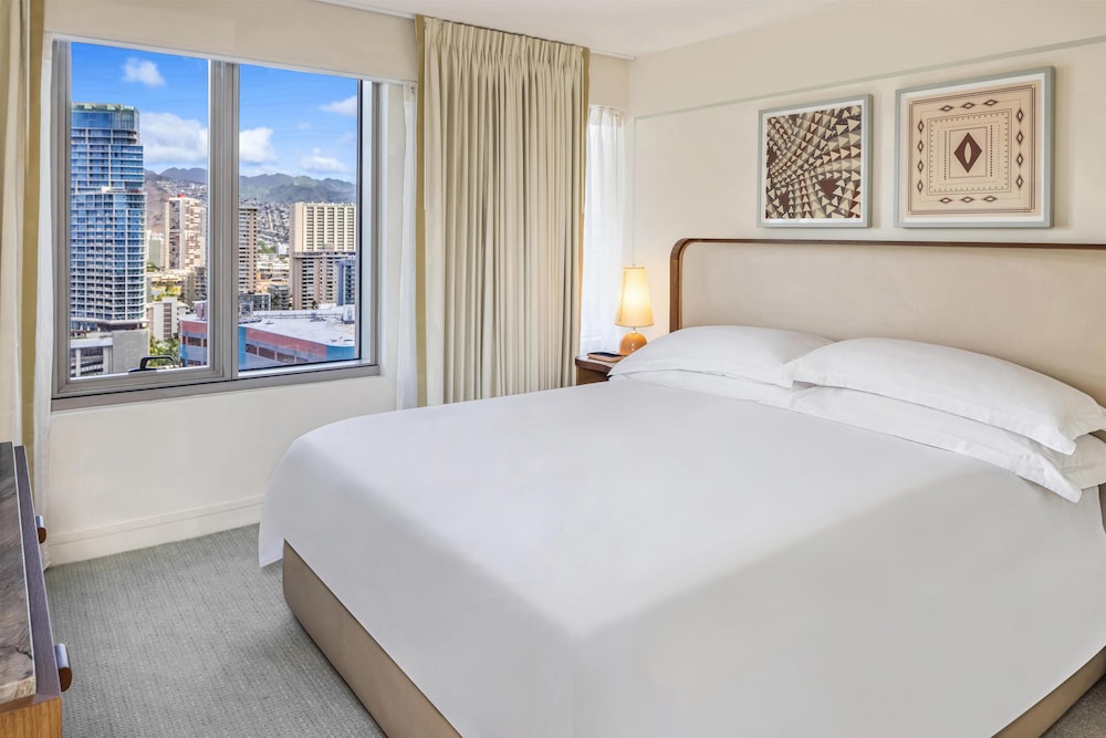 Ka Laʻi Waikiki Beach, LXR Hotels & Resorts — Hotel rooms in Honolulu, Hawaii