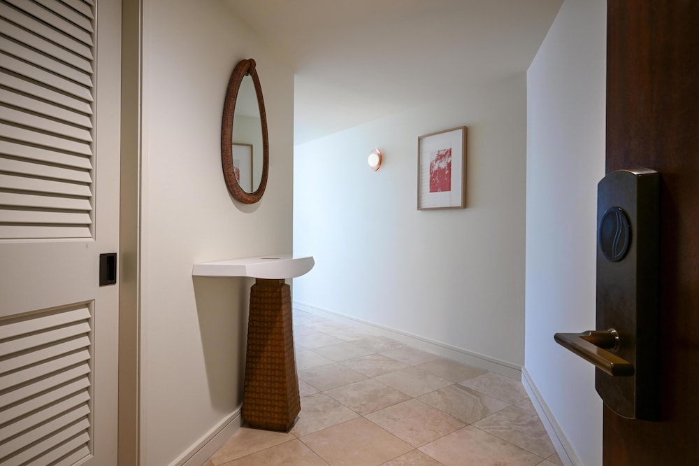 Ka Laʻi Waikiki Beach, LXR Hotels & Resorts — Hotel building in Honolulu, Hawaii