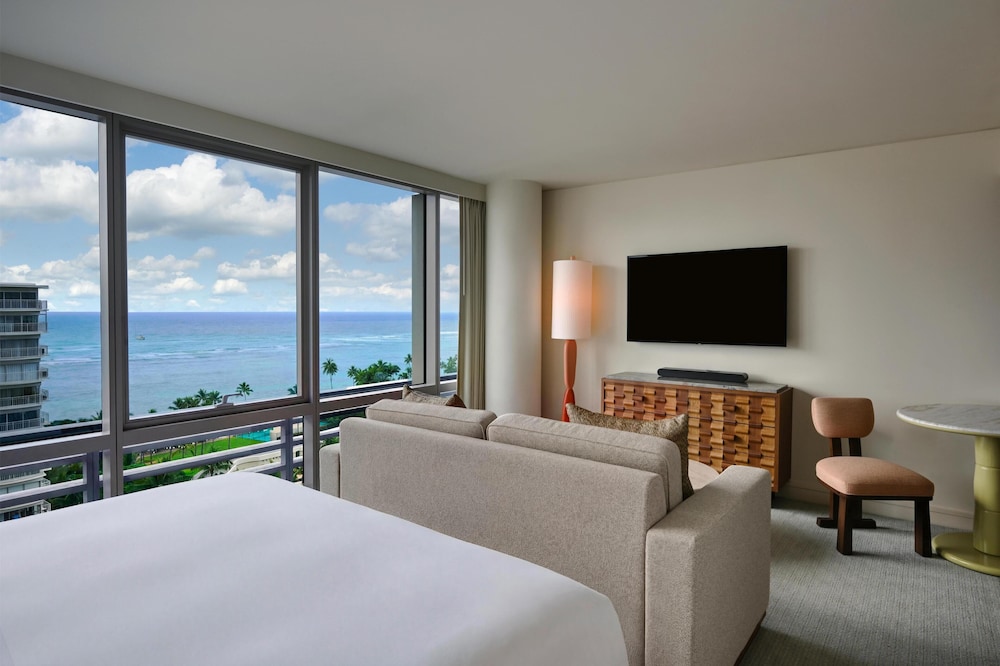 Ka Laʻi Waikiki Beach, LXR Hotels & Resorts — Hotel rooms in Honolulu, Hawaii