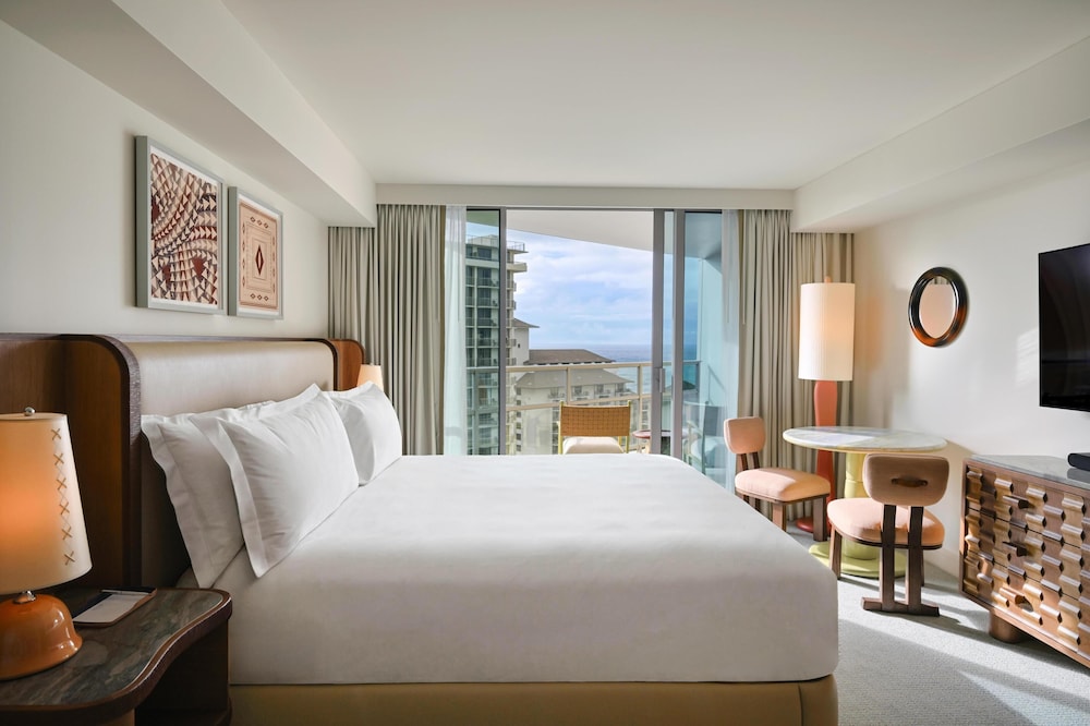 Ka Laʻi Waikiki Beach, LXR Hotels & Resorts — Hotel rooms in Honolulu, Hawaii