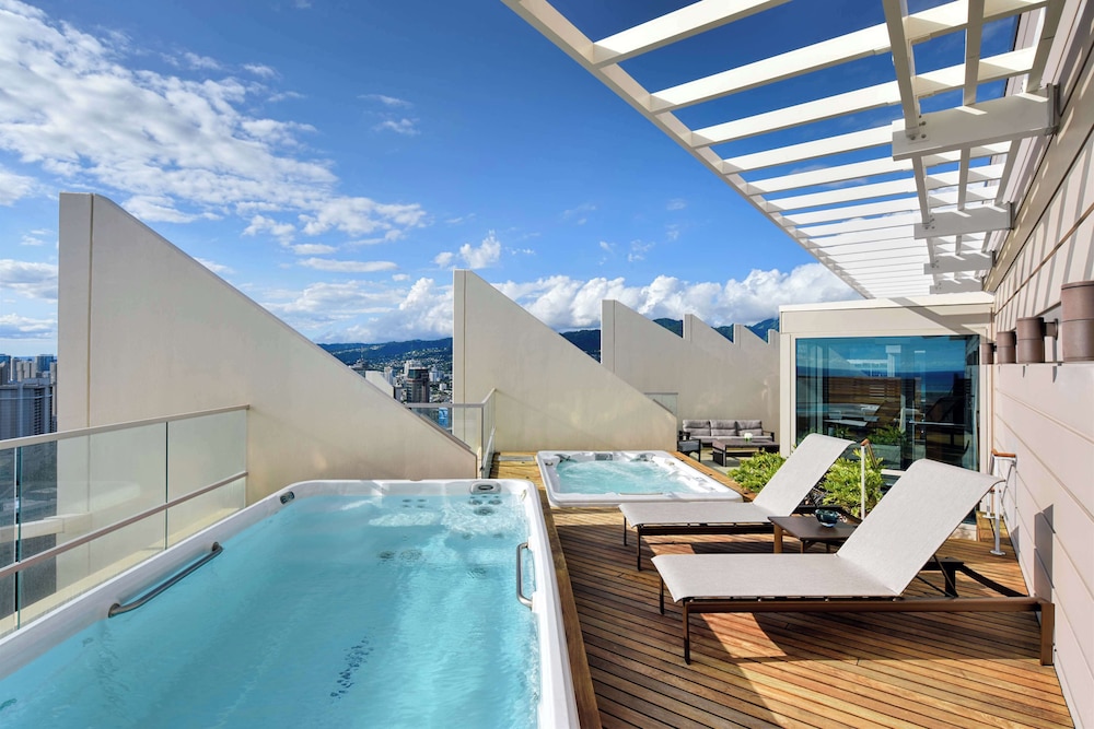 Ka Laʻi Waikiki Beach, LXR Hotels & Resorts — Spa in Honolulu, Hawaii