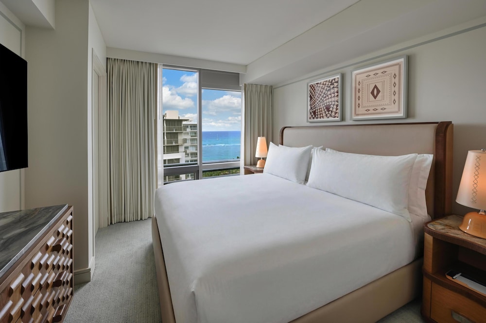 Ka Laʻi Waikiki Beach, LXR Hotels & Resorts — Hotel rooms in Honolulu, Hawaii