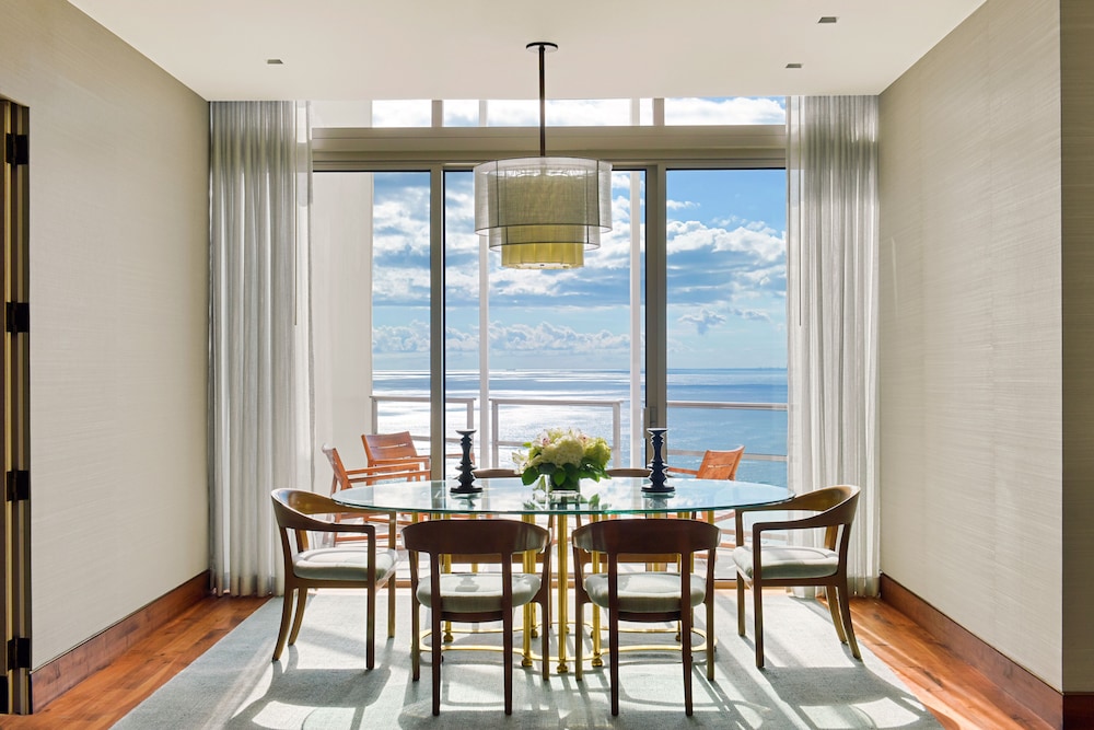 Ka Laʻi Waikiki Beach, LXR Hotels & Resorts — Hotel rooms in Honolulu, Hawaii