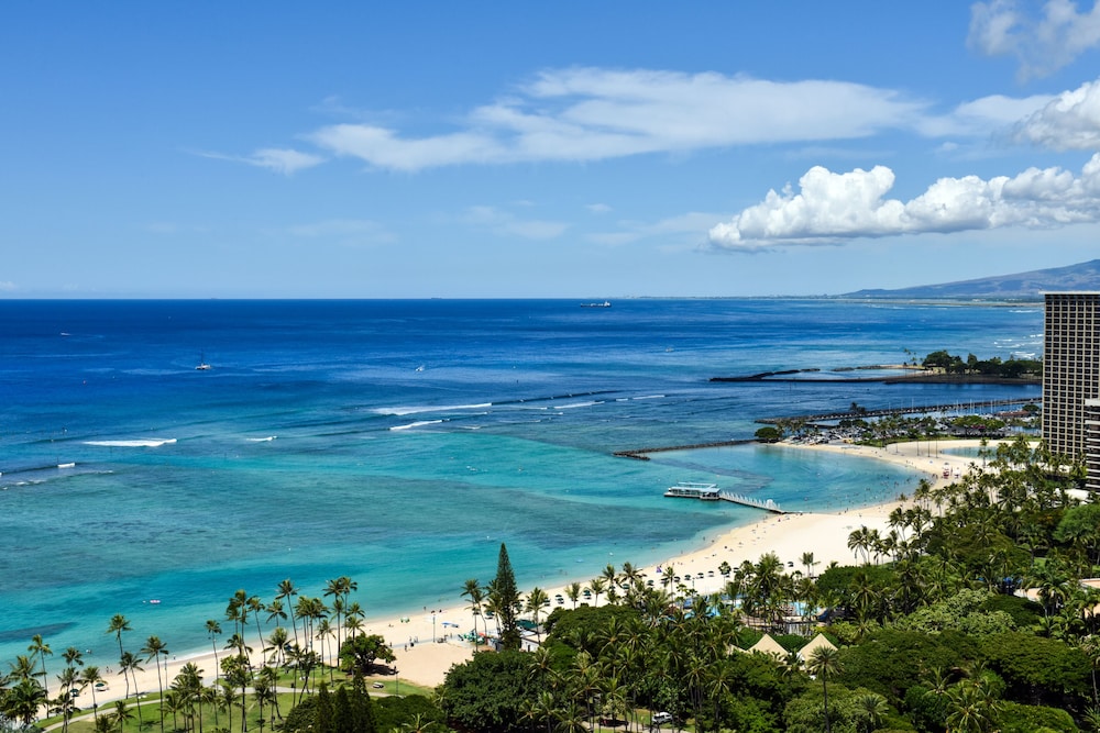 Ka Laʻi Waikiki Beach, LXR Hotels & Resorts — Attractions in the area in Honolulu, Hawaii