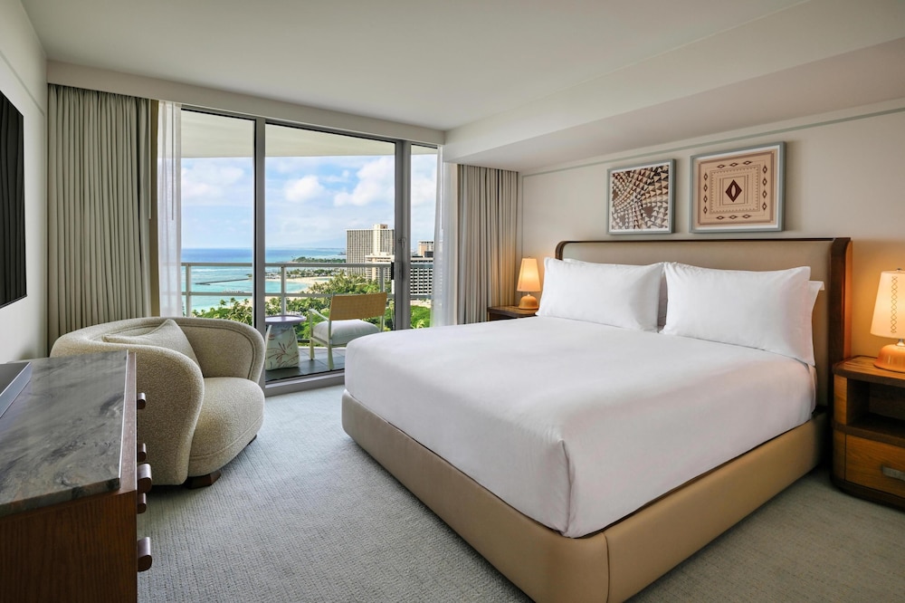 Ka Laʻi Waikiki Beach, LXR Hotels & Resorts — Hotel rooms in Honolulu, Hawaii