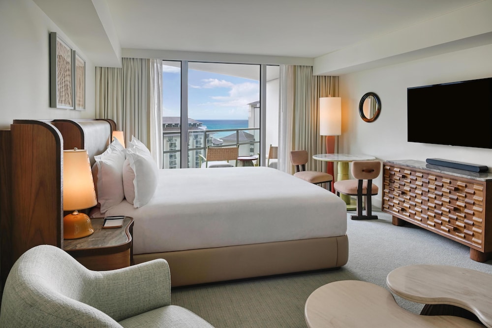Ka Laʻi Waikiki Beach, LXR Hotels & Resorts — Hotel rooms in Honolulu, Hawaii