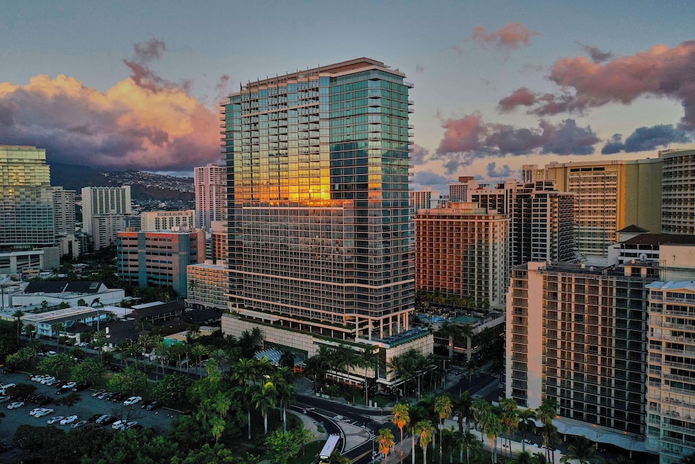 Ka Laʻi Waikiki Beach, LXR Hotels & Resorts — Hotel building in Honolulu, Hawaii