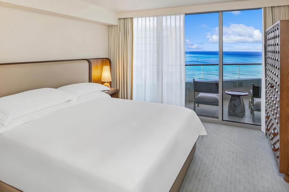 Ka Laʻi Waikiki Beach, LXR Hotels & Resorts — Hotel rooms in Honolulu, Hawaii