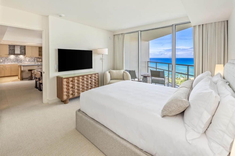 Ka Laʻi Waikiki Beach, LXR Hotels & Resorts — Hotel rooms in Honolulu, Hawaii