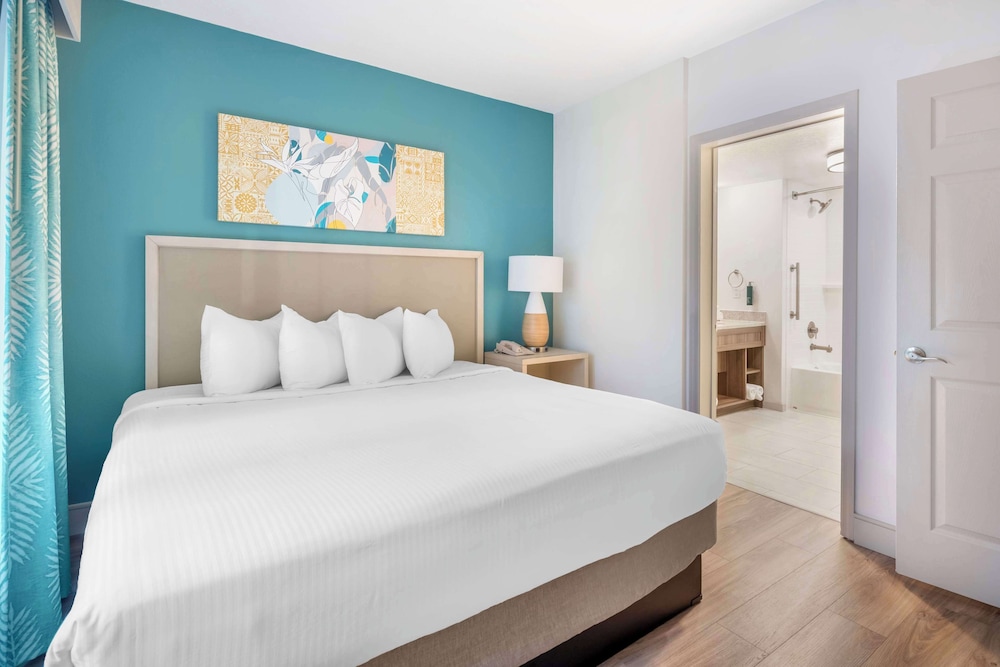Hilton Vacation Club Aqua Sol Orlando West — Hotel rooms in Winter Garden, Florida