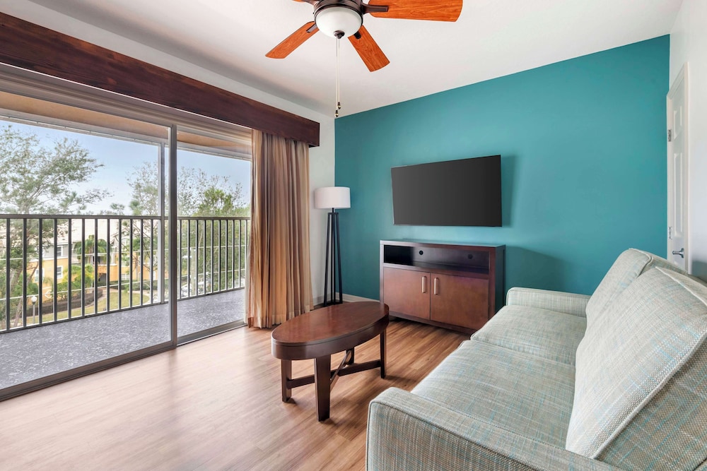 Hilton Vacation Club Aqua Sol Orlando West — Hotel rooms in Winter Garden, Florida