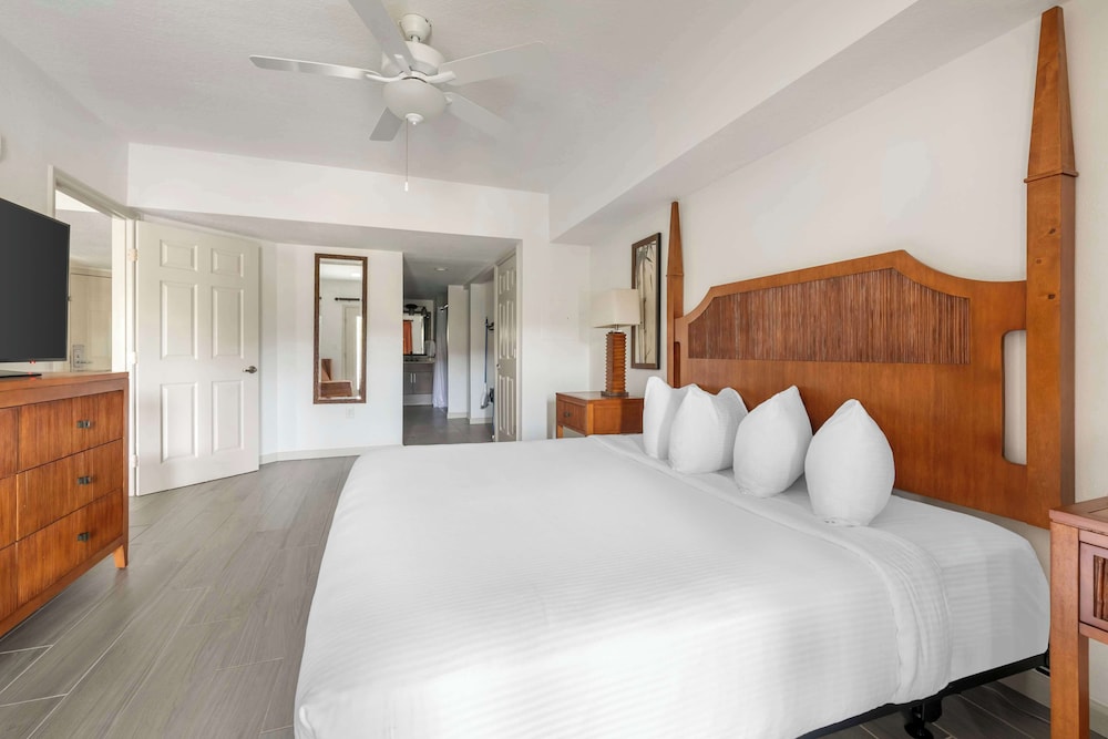 Hilton Vacation Club Aqua Sol Orlando West — Hotel rooms in Winter Garden, Florida
