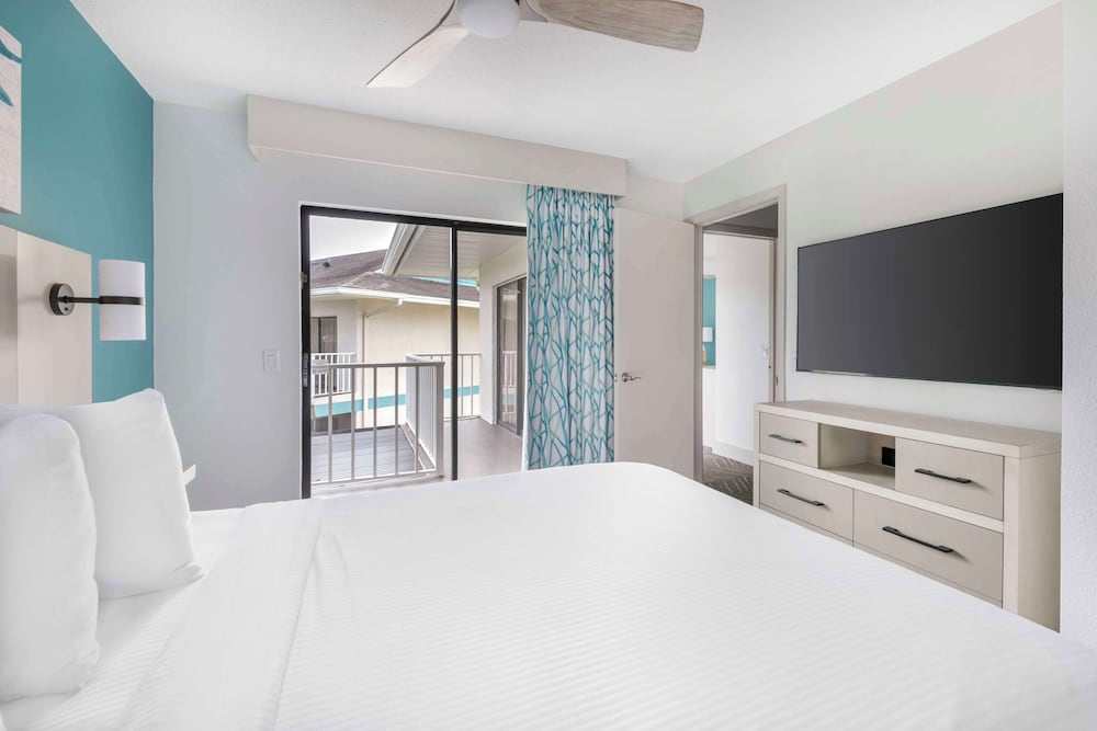 Hilton Vacation Club Aqua Sol Orlando West — Hotel rooms in Winter Garden, Florida