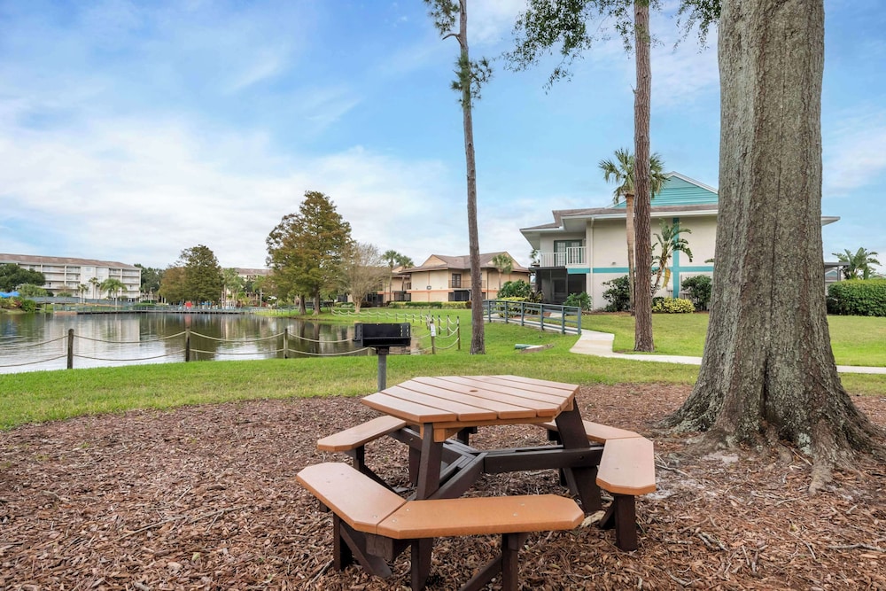 Hilton Vacation Club Aqua Sol Orlando West — Attractions in the area in Winter Garden, Florida