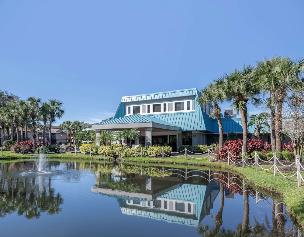 Hilton Vacation Club Aqua Sol Orlando West — Hotel building in Winter Garden, Florida