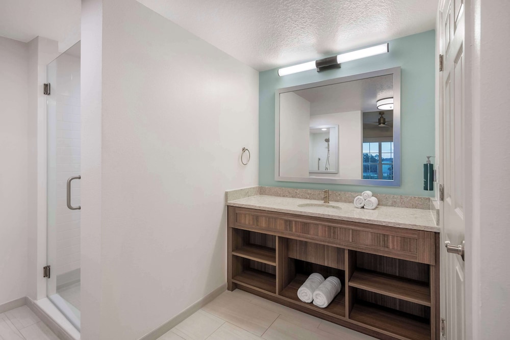 Hilton Vacation Club Aqua Sol Orlando West — Hotel rooms in Winter Garden, Florida