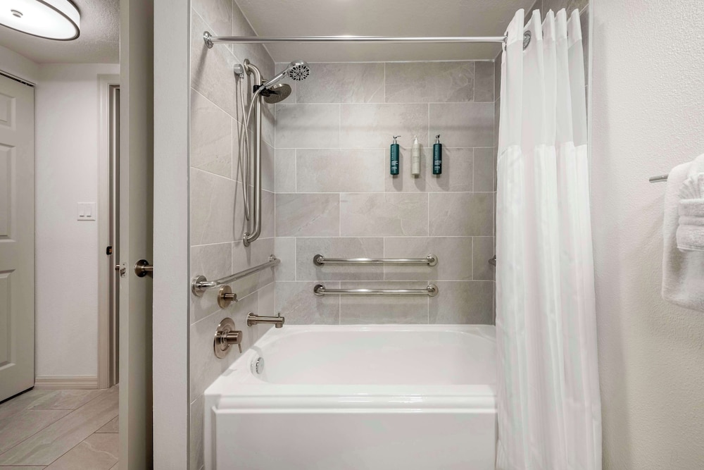 Hilton Vacation Club Aqua Sol Orlando West — Hotel rooms in Winter Garden, Florida