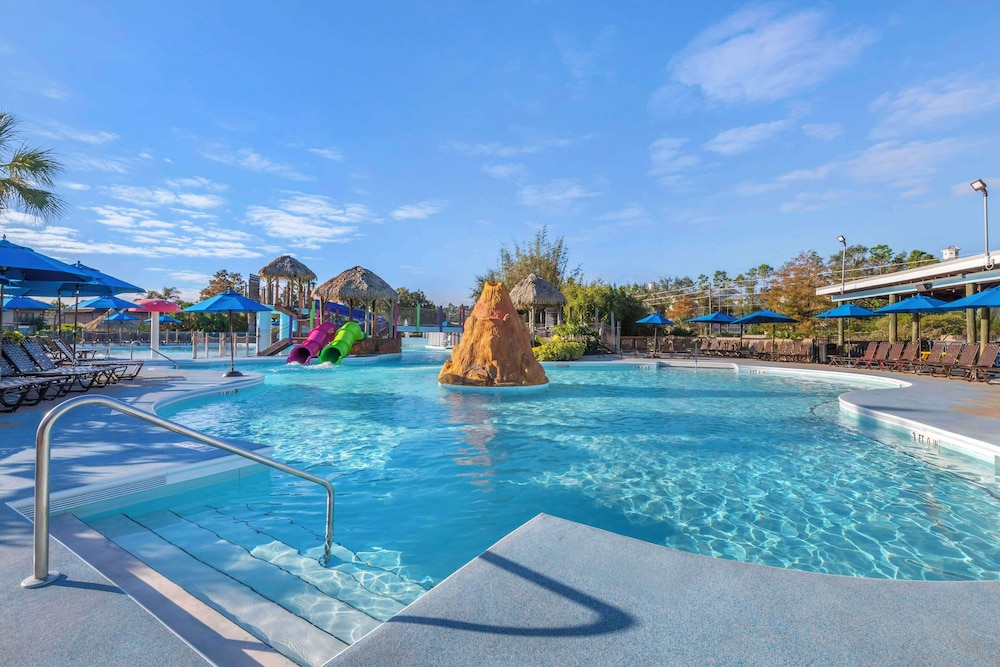 Hilton Vacation Club Aqua Sol Orlando West — Swimming pool in Winter Garden, Florida