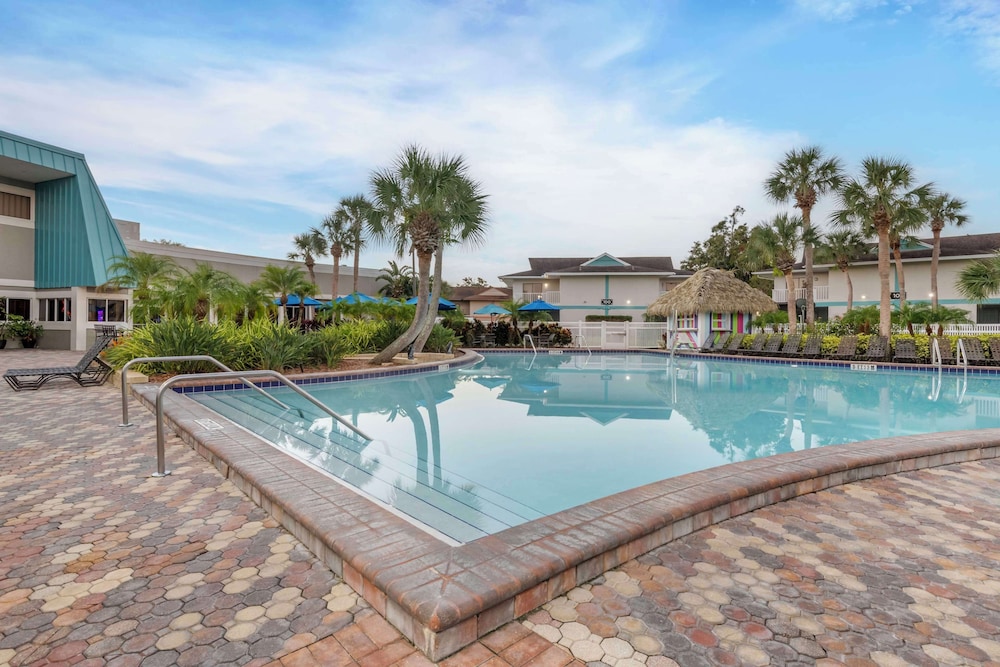 Hilton Vacation Club Aqua Sol Orlando West — Swimming pool in Winter Garden, Florida