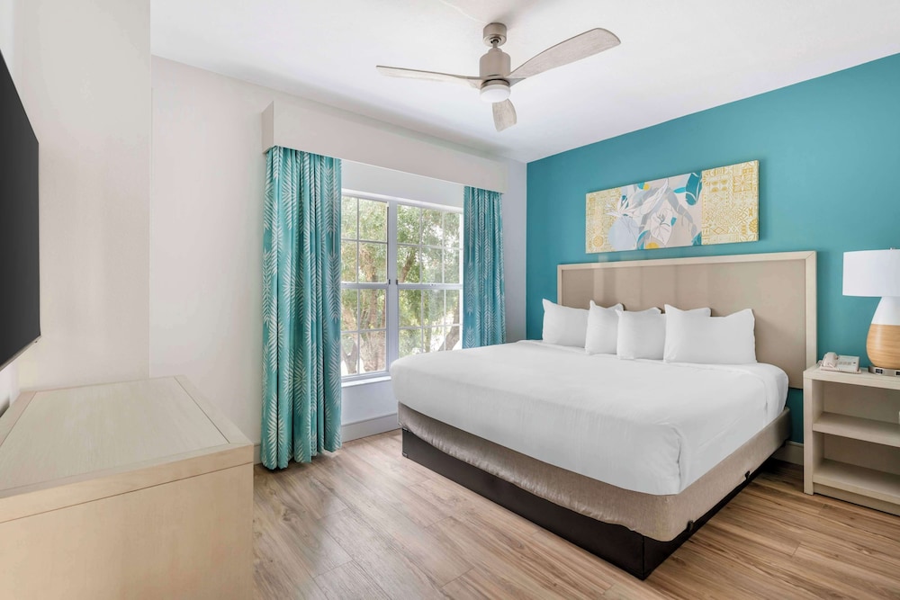 Hilton Vacation Club Aqua Sol Orlando West — Hotel rooms in Winter Garden, Florida