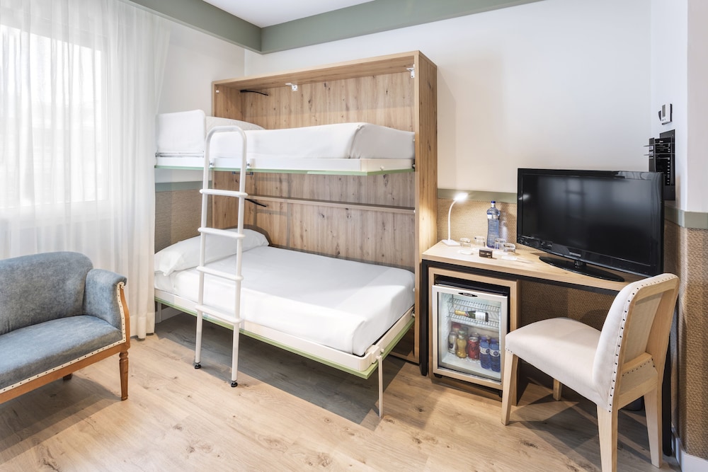 Catalonia Santa Justa — Hotel rooms in Seville, Andalusia