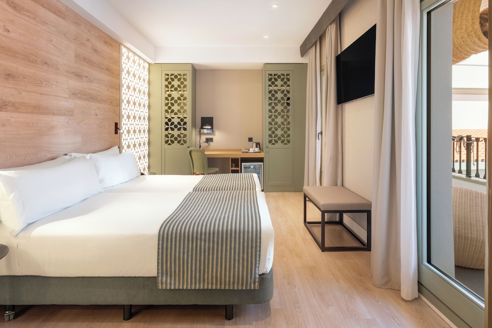 Catalonia Santa Justa — Hotel rooms in Seville, Andalusia