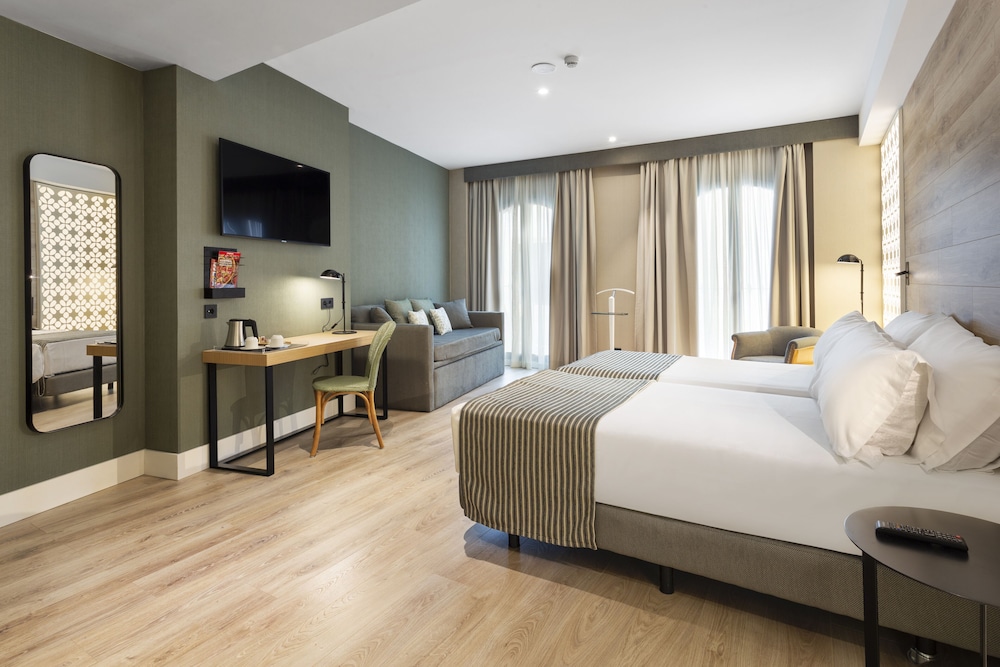 Catalonia Santa Justa — Hotel rooms in Seville, Andalusia